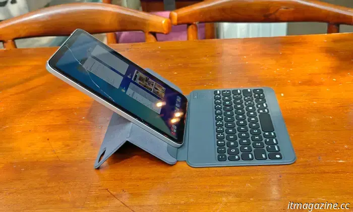 Я попробовал использовать крошечную клавиатуру iPad mini. Это был потрясающий опыт.