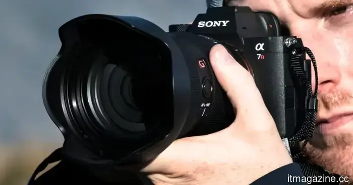 With a price tag of $4,499, the Sony A7R VI is $2,000 less than the A1 II while still offering the same 30fps performance.