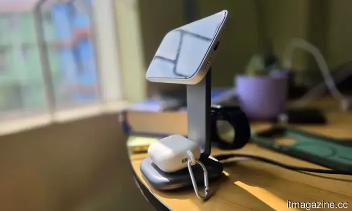 Satechi 3-in-1 Foldable Wireless Charging Stand Qi2 Review: Quick, compact, and my new go-to device