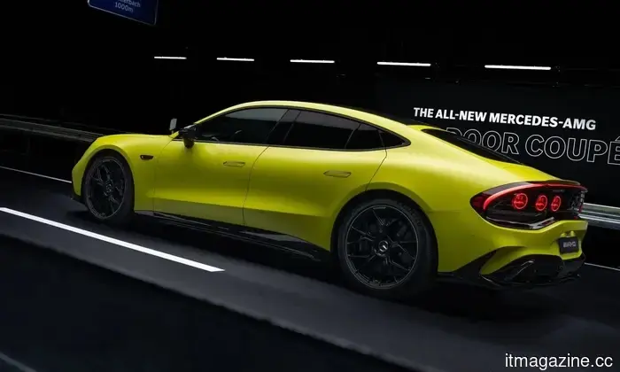 Mercedes-AMG GT EV разгоняется до 60 миль в час за 2 секунды, заряжается мощностью 600 кВт и имитирует звуки V8 и переключения передач.