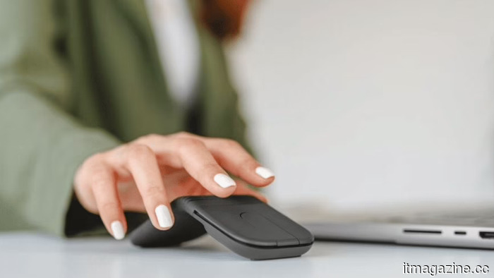 Logitech Mobi Fold: an AI-enabled foldable travel mouse