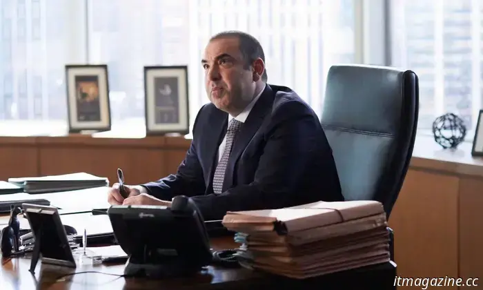 Rick Hoffman will return to portray Louis Litt in Suits LA.