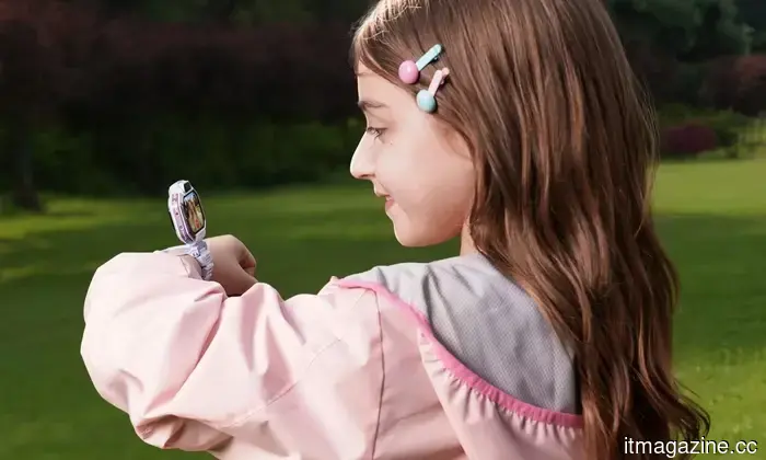 Questo smartwatch sovra-ingegnerizzato ha due fotocamere e si trasforma in una action cam.