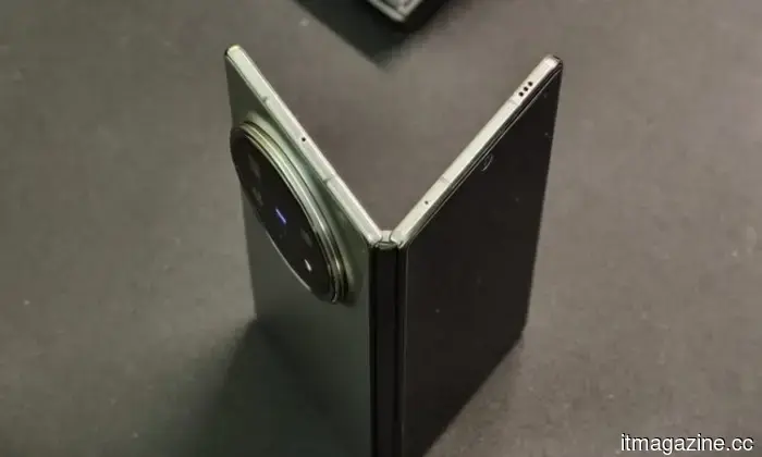 Nimble's SharePower splits in two, and it's the most fascinating power bank concept I've come across.