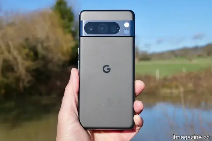 Después de la serie Pixel 10, los usuarios del Pixel 8 Pro informan problemas de conexión que necesitan una bolsa de hielo para resolver.