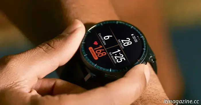 This new athletic smartwatch monitors your energy levels in real-time and has a battery life of up to 25 days.