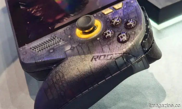 Я попробовал ASUS ROG Xbox Ally X20, и экран размером 171 дюйм меняет всё.