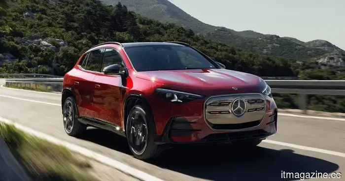 Mercedes-Benz revela el GLA 2028 en dos versiones y con mucha tecnología interesante.