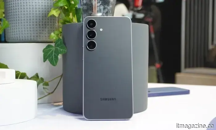 Il Galaxy S26 FE è trapelato in ogni colore, e almeno uno ha un po' di personalità.