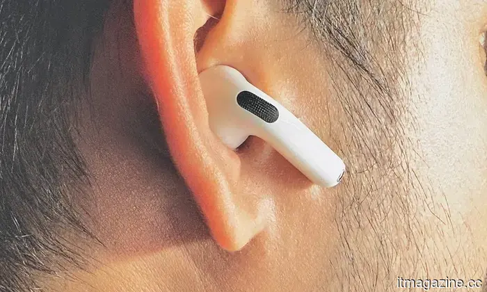 L'app LibrePods, che consente agli AirPods di funzionare bene con i telefoni Android, finalmente risolve il suo problema più grande.