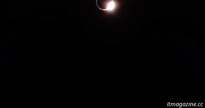 Increíble video del eclipse solar visto desde la luna muestra la superficie lunar empapada de rojo