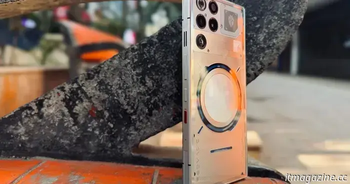 Ho provato il primo telefono al mondo raffreddato a liquido e ha fatto sembrare il mio iPhone insipido.