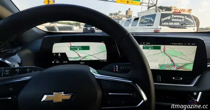 Google por fin impide que el aparcacoches lea tus mensajes de WhatsApp en el coche.