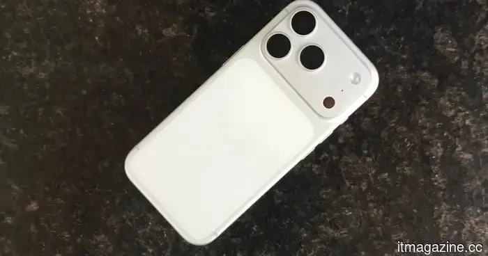 Repair shops in China seem to have discovered a method for fixing unsightly dents on iPhones.