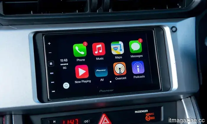 WhatsApp ahora funciona en Apple CarPlay, pero hay un inconveniente.