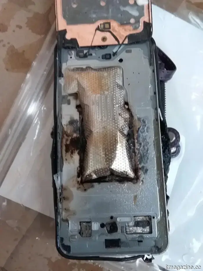 Un Samsung Galaxy S25 FE è esploso durante la notte, e non è il primo Galaxy S25 a farlo.