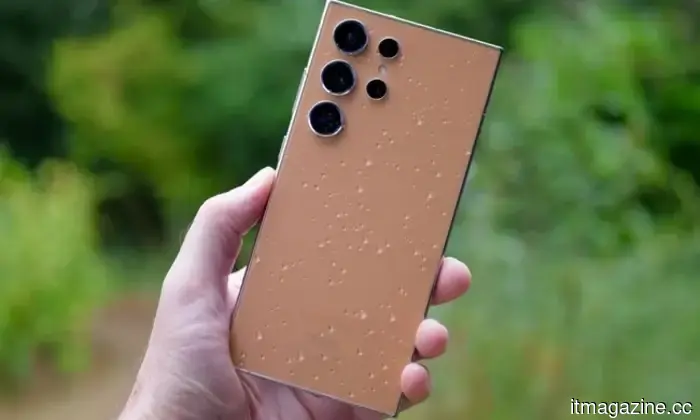 The first smartphone featuring color e-ink and LCD has just been unveiled.