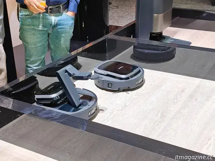 La limpieza del futuro ha llegado. Y ella tiene piernas
