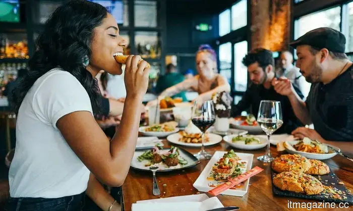 Restaurants are encouraging us to put our phones away, and I have no objections.