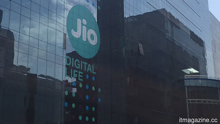 Jio Platforms presenta la solicitud para la mayor OPI de la India, con casi $3 mil millones destinados al pago de deudas.