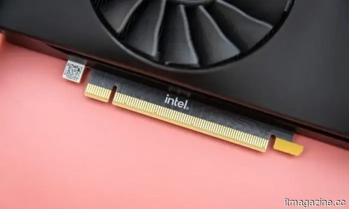 Uno dei laptop da gioco con il miglior rapporto qualità-prezzo disponibili in questo momento: RTX 5070 Ti, 32GB di RAM, OLED, Core Ultra 9 a $1.549