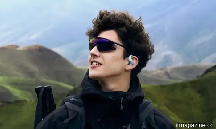 Shokz OpenFit Air 2 sostituisce i controlli touch con pulsanti a pressione per prevenire tocchi accidentali.