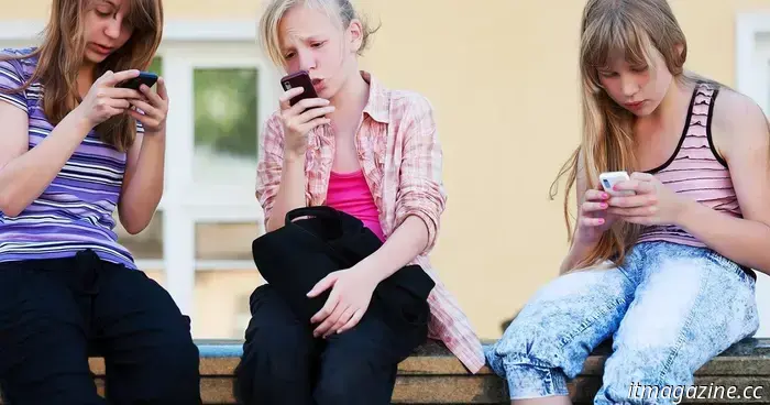 Новые рекомендации Великобритании по экранному времени для детей до 5 лет нацелены на пассивный просмотр — что это меняет для вас