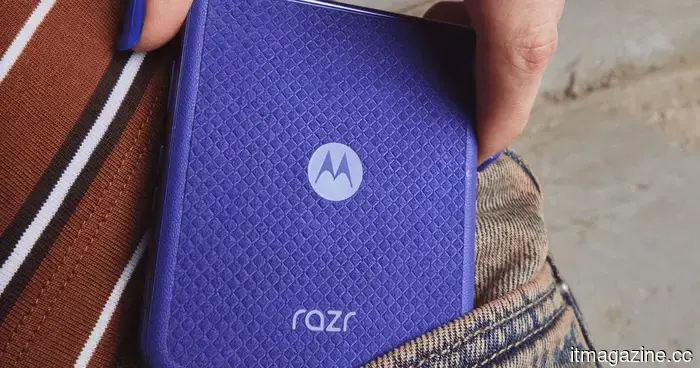 The Razr Ultra 2026 embodies everything a flip phone ought to be, but I refuse to spend $1,500 on it.