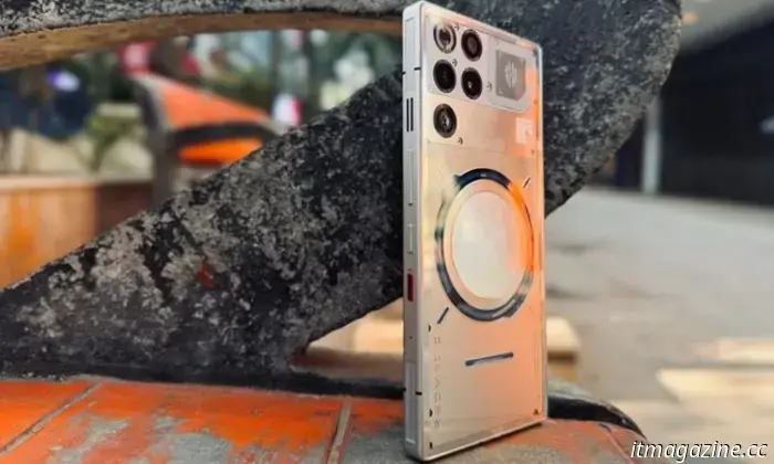 Bixby sui telefoni Galaxy potrebbe presto rivaleggiare con Gemini offrendo risposte più intelligenti.