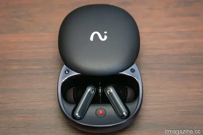 Viaim RecDot Review: These AI earbuds have excellent sound quality and can also take notes for you.