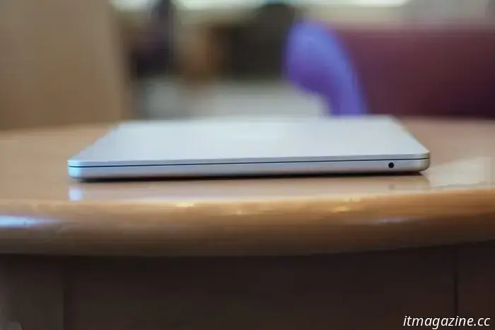 Equipped with the Apple M4 chipset, the MacBook Air 13 has become the ultimate small laptop of all time.