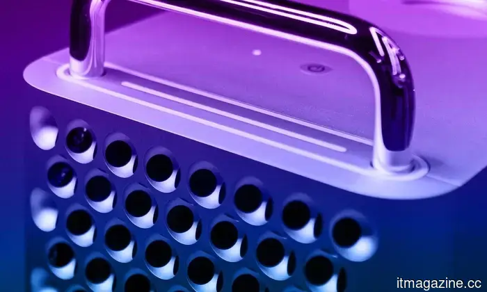 The cheese-grater Mac Pro has been discontinued, but Apple will still offer you the previous version.