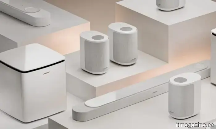 Samsung unveils a sleek, flexible display designed for your car's dashboard.