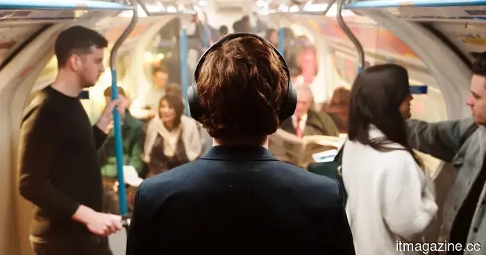 La fuga di notizie sui Sony WH-1000XM4C suggerisce una versione più economica dell'iconico XM4, e arriverà presto.