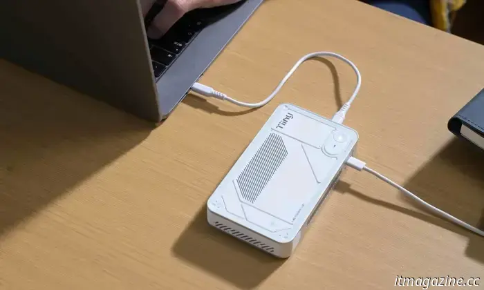 Самый маленький в мире суперкомпьютер для ИИ размером с пауэрбанк.