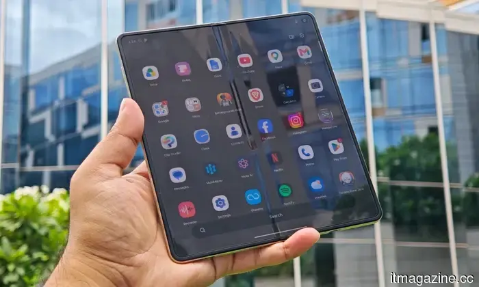 Motorola Razr Fold review: The unexpected foldable I didn't anticipate.