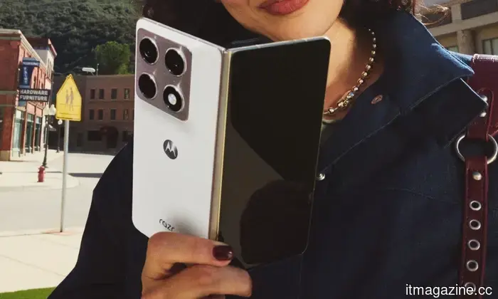 El Razr Fold de Motorola es oficial, y tiene un precio $100 menos que el Galaxy Z Fold 7.