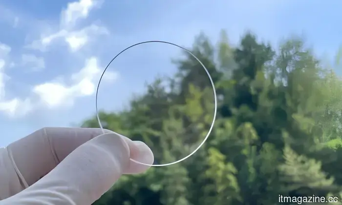 A breakthrough in camera sensor technology assures sharper images without increasing the thickness of your phone.
