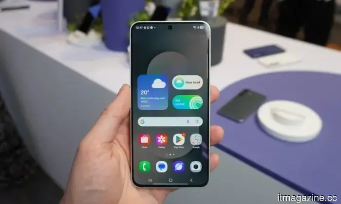 Samsung's upcoming foldable smartphones might undergo a confusing change in naming.