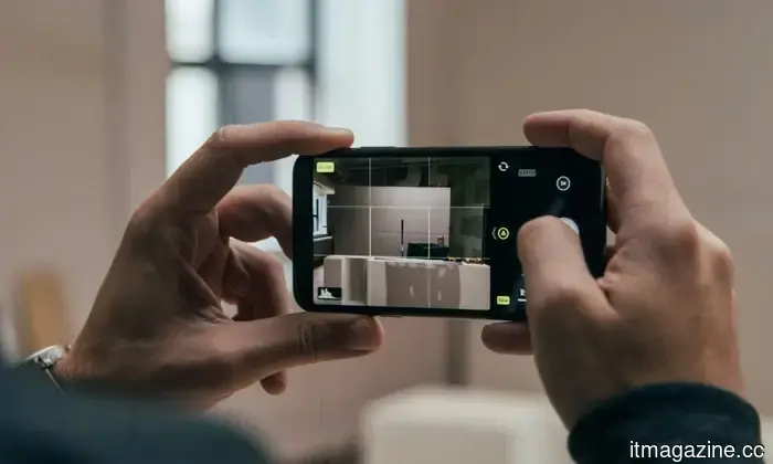 A breakthrough in camera sensor technology assures sharper images without increasing the thickness of your phone.