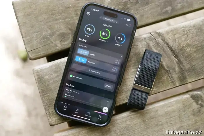 La risposta di Whoop a Fitbit Air e Google Health sono veri medici, non solo un chatbot AI.