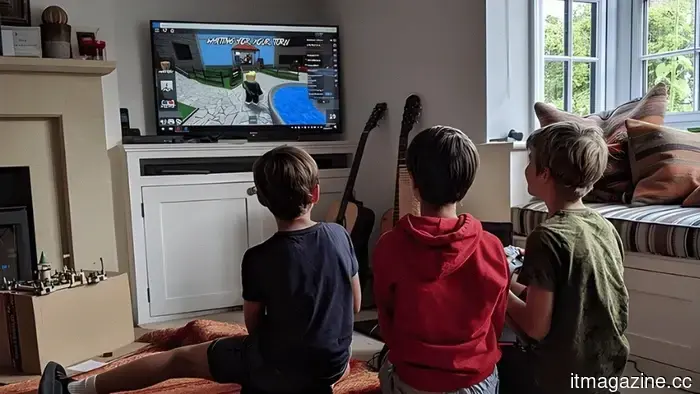 Roblox AI assistant acquires autonomous tools for game planning, building, and self-testing.