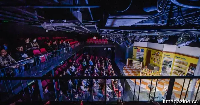 Smart glasses are discovering an unexpected niche in Korean drama and theater performances.