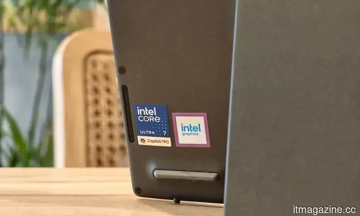 ASUS Zenbook Duo UX8407AA review: Dual screens have truly found their way into my bag.