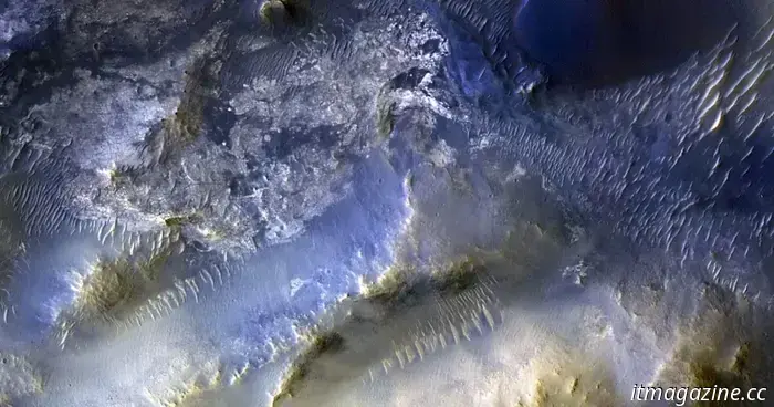 Dopo 100.000 immagini, Marte è ancora pieno di sorprese.