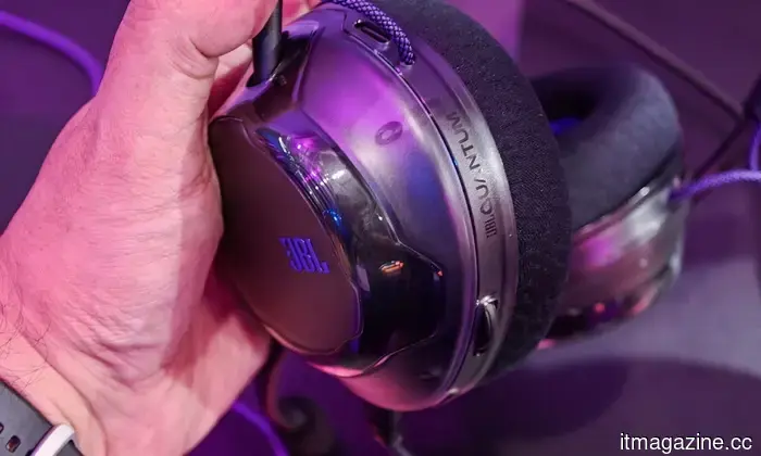 JBL cree que el futuro del audio para juegos es más inteligente, no solo inalámbrico.