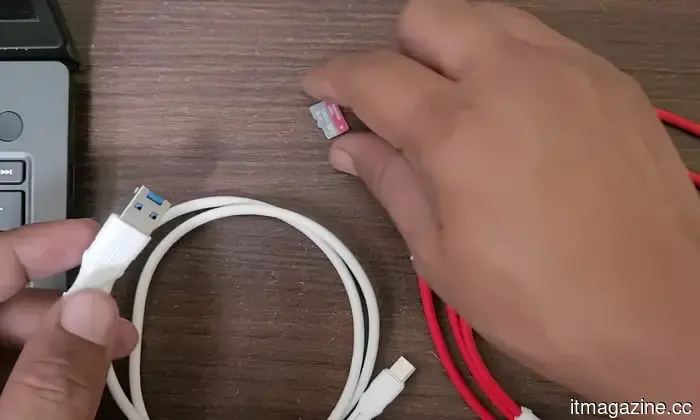 This "ordinary" USB cable has a hidden desire to function as a hacking tool.