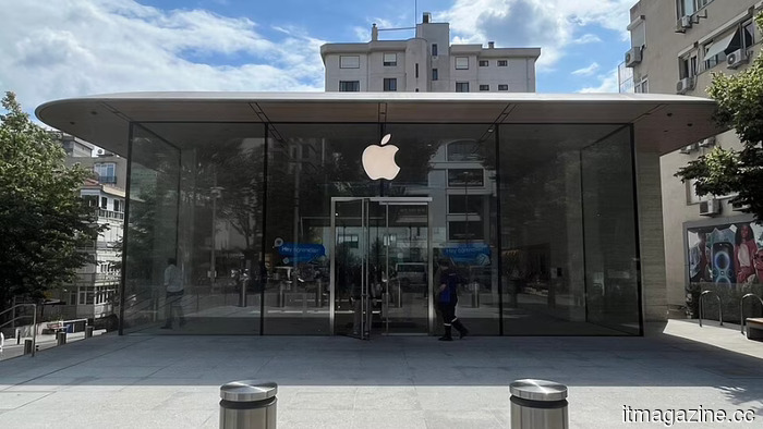 Apple has disrupted the mid-range watch market. Now, it is setting its sights on the $200 billion eyewear sector.