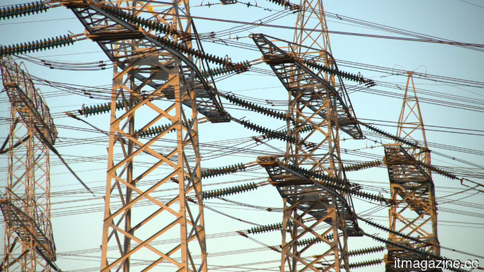 La UE pide a los hogares que reduzcan el consumo de energía mientras los centros de datos de IA presionan las redes.