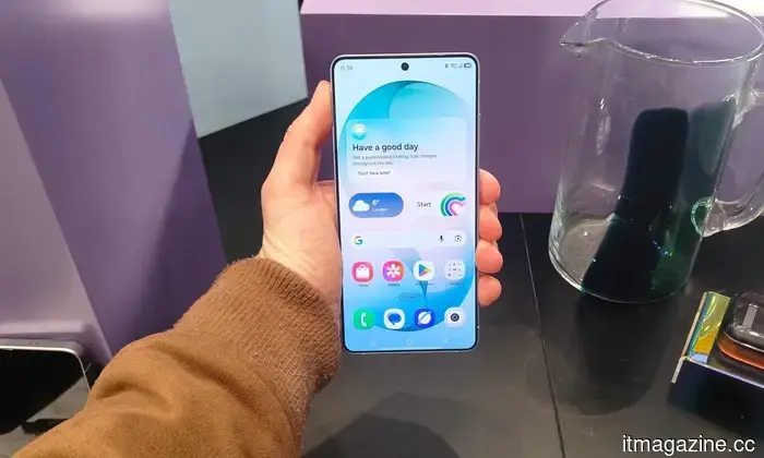 Samsung Galaxy S26 Ultra sembra un aggiornamento software e per questo è noioso.